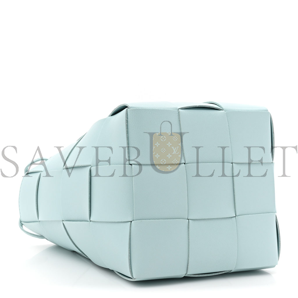 BOTTEGA VENETA NAPPA MAXI INTRECCIATO SMALL CASSETTE BUCKET BAG TOPAZIO SILVER  (18*15*13cm)