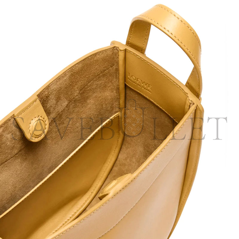 LOEWE HAMMOCK SLICE BAG IN SHINY CALFSKIN A538HHSX01 (21*25*10cm) LOEWE HAMMOCK SLICE BAG IN SHINY CALFSKIN A538HHSX01 (21*25*10cm)