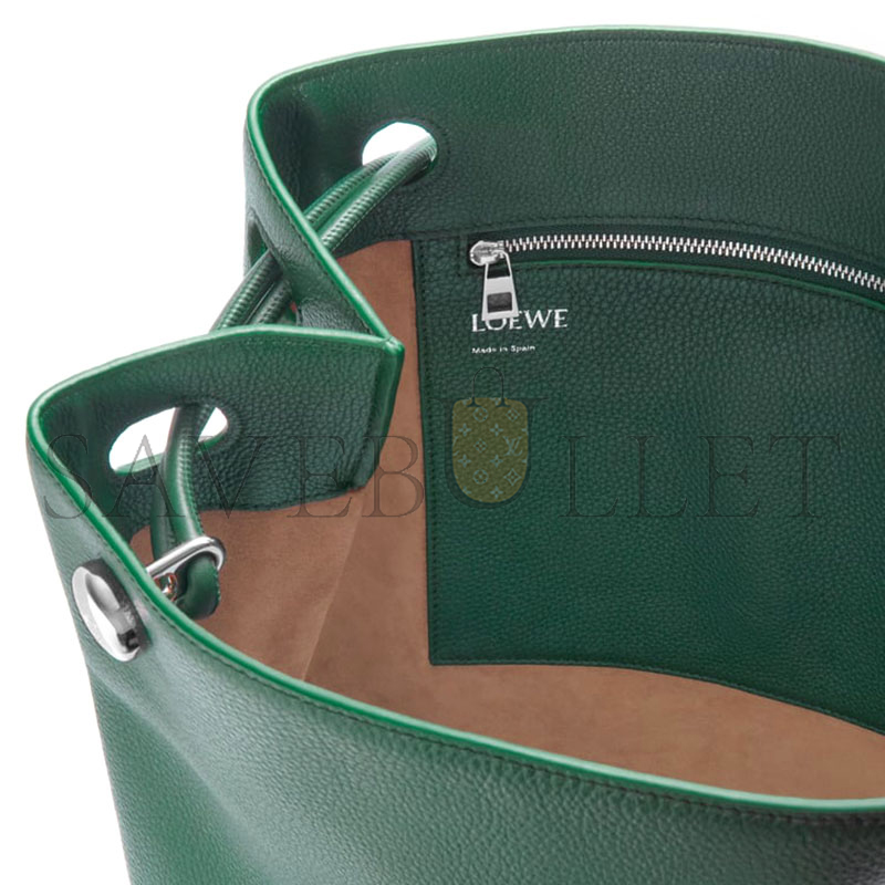 LOEWE PEBBLE HOBO IN SUPPLE GRAINED CALFSKIN BANBPTMX01 (27.5*40*11.5cm) LOEWE PEBBLE HOBO IN SUPPLE GRAINED CALFSKIN BANBPTMX01 (27.5*40*11.5cm)