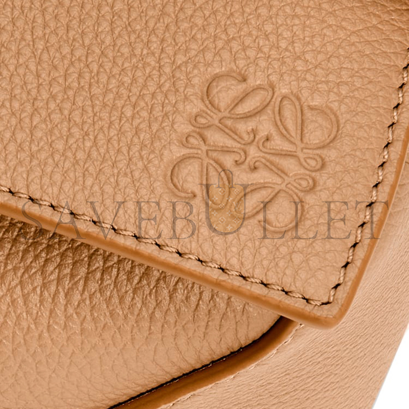 LOEWE SMALL PUZZLE BAG IN SOFT GRAINED CALFSKIN A510P60X30 (24*16.5*10.5cm) LOEWE SMALL PUZZLE BAG IN SOFT GRAINED CALFSKIN A510P60X30 (24*16.5*10.5cm)